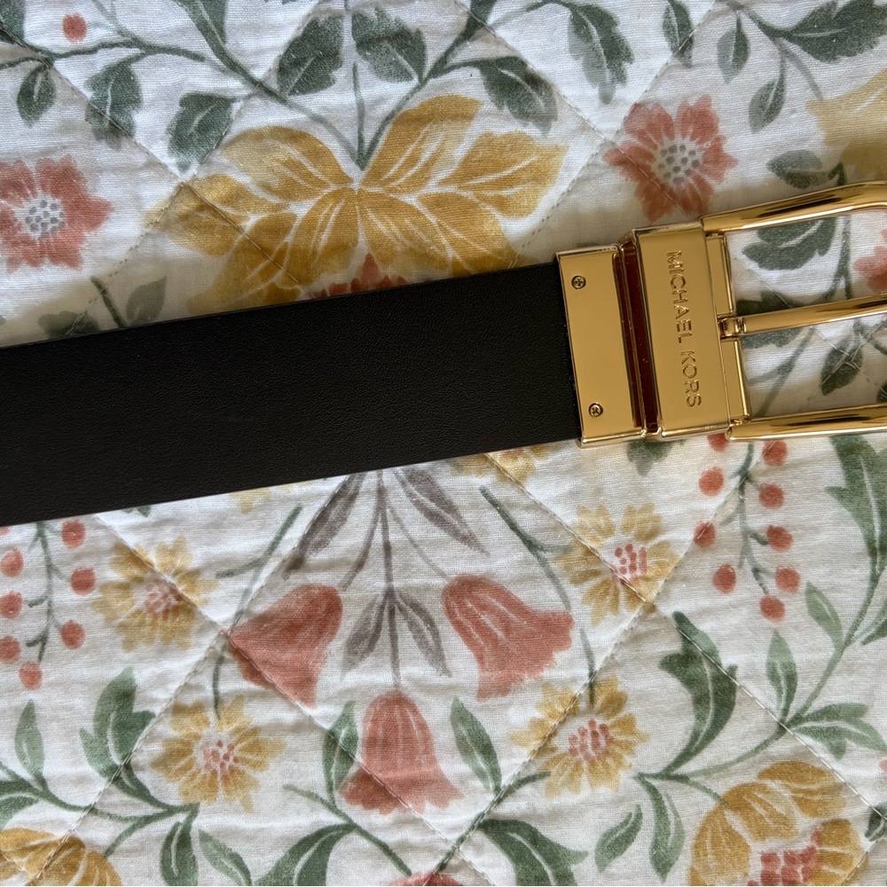 MICHAEL KORS Women’s  Black Leather Belt with Gold Buckle